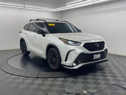Certified 2024 Toyota Highlander XSE FWD image 4