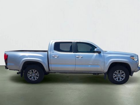 Used 2019 Toyota Tacoma SR5 AWD/4WD image 7
