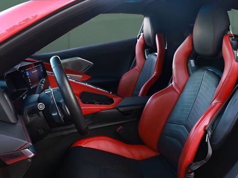 Used 2023 Chevrolet Corvette Stingray Preferred Cpe w/ 2LT RWD image 2