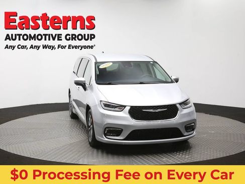 Used 2023 Chrysler Pacifica Touring-L FWD image 53