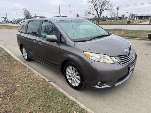Used 2013 Toyota Sienna Limited image 7