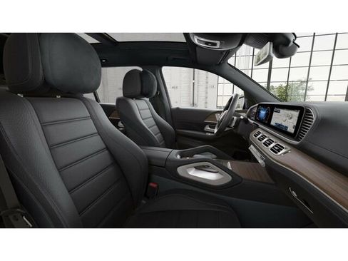New 2026 Mercedes-Benz GLS 580 4MATIC image 5