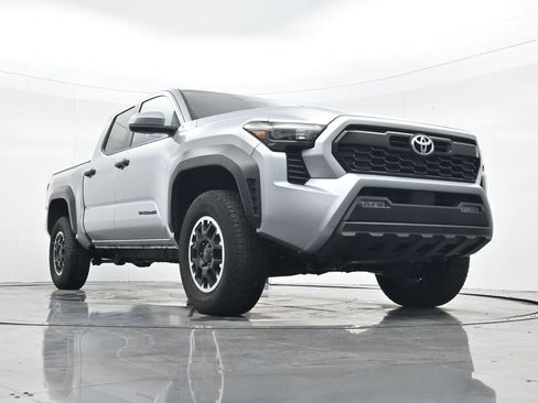 Used 2024 Toyota Tacoma TRD Off-Road image 26