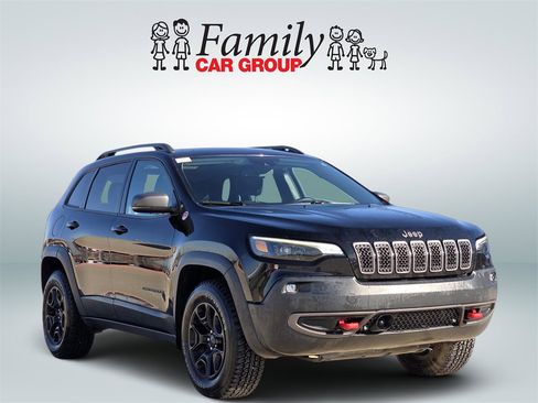 Used 2019 Jeep Cherokee Trailhawk image 2