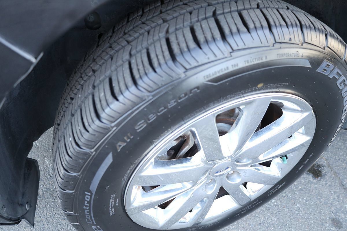 Used 2013 Ford Edge Limited FWD image 26