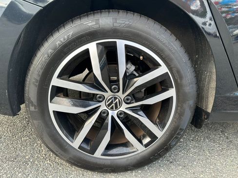 Used 2025 Volkswagen Jetta SE FWD image 34