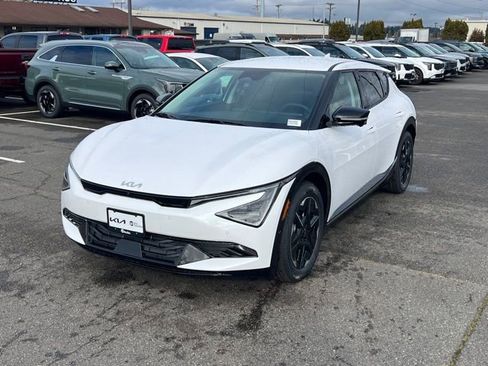 New 2025 Kia EV6 Wind RWD image 3