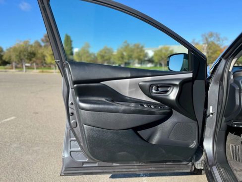 Used 2019 Nissan Murano S FWD image 9