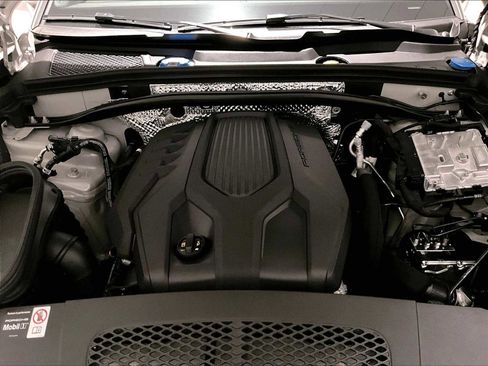 New 2026 Porsche Macan image 20