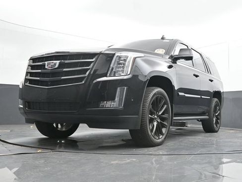 Used 2020 Cadillac Escalade Luxury w/ Escalade Sport Edition AWD/4WD image 49