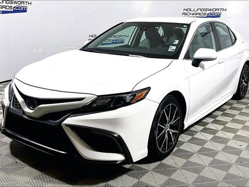 Used 2024 Toyota Camry SE FWD image 1