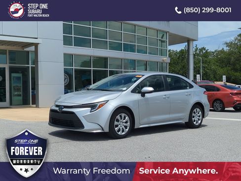 Used 2023 Toyota Corolla LE FWD image 2