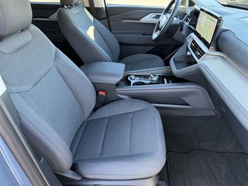 Certified 2025 Ford Explorer Active image 39