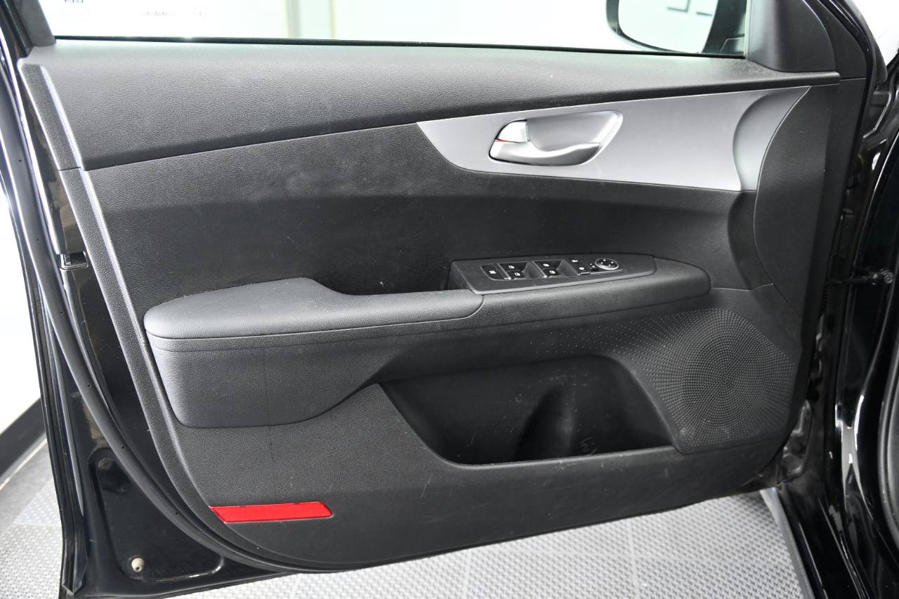 Used 2023 Kia Forte LXS w/ LXS Technology Package FWD image 13
