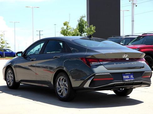 Used 2024 Hyundai Elantra SEL image 5