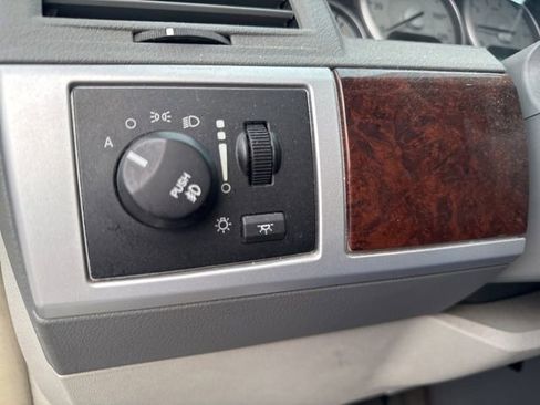 Used 2010 Chrysler Town & Country Touring image 10