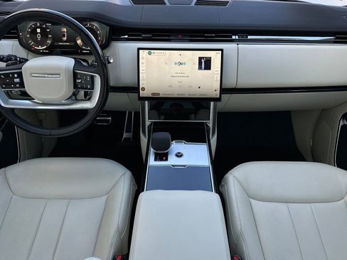 Used 2025 Land Rover Range Rover SE AWD/4WD image 16