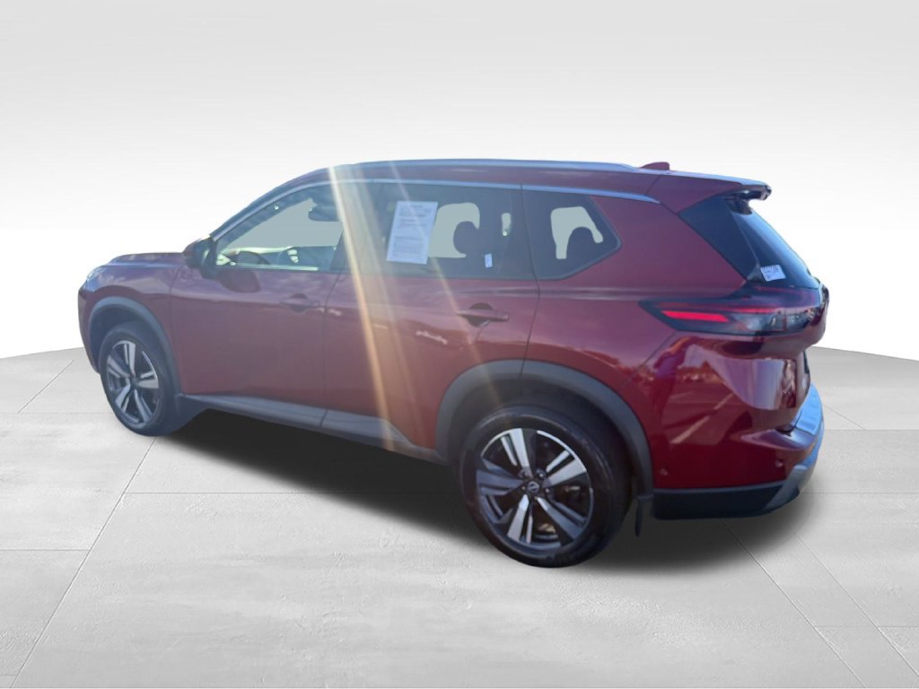 Used 2025 Nissan Rogue SL AWD/4WD image 4