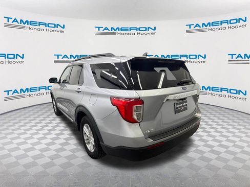 Used 2024 Ford Explorer XLT RWD image 3