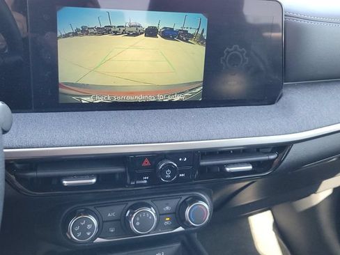 Used 2025 Nissan Kicks SV AWD/4WD image 16