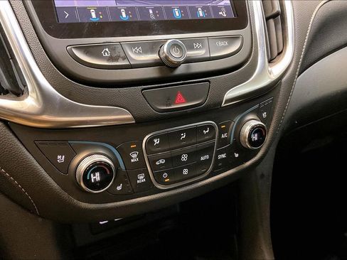 Used 2021 Chevrolet Equinox Premier FWD image 17