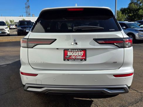 New 2025 Mitsubishi Outlander SE image 12
