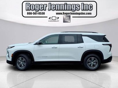 Used 2025 Chevrolet Traverse LT w/ Driver Confidence Package