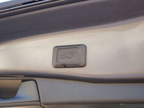 Used 2022 Toyota RAV4 XLE Premium image 17