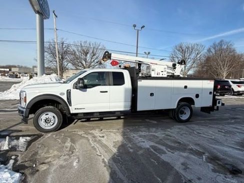 New 2025 Ford F550 4x4 SuperCab Super Duty image 2