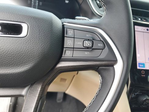 New 2025 Jeep Grand Cherokee Limited RWD image 25