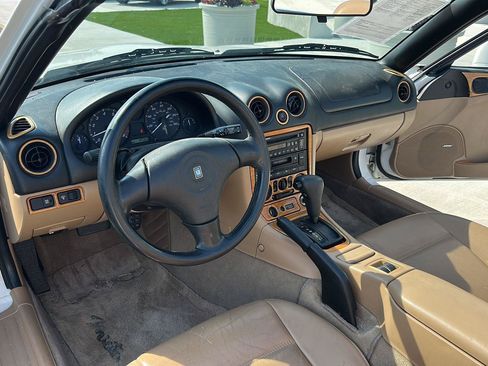 Used 1999 MAZDA MX-5 Miata RWD image 17