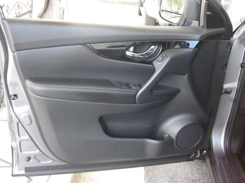 Used 2021 Nissan Rogue Sport SV FWD image 10