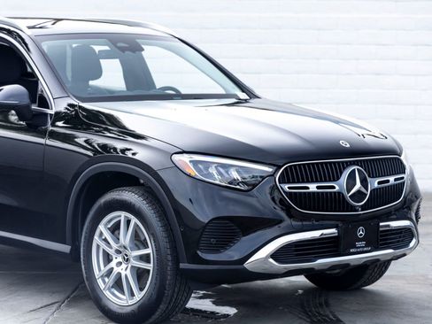 Used 2023 Mercedes-Benz GLC 300 4MATIC image 3
