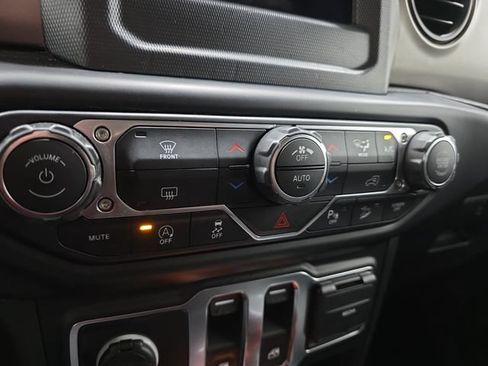 Used 2020 Jeep Wrangler Sport AWD/4WD image 21