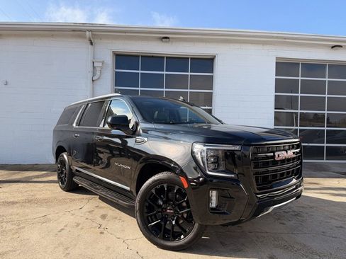 Used 2023 GMC Yukon XL SLT AWD/4WD image 2
