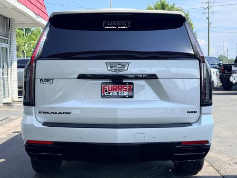 Used 2025 Cadillac Escalade Sport Platinum w/ LPO, ONYX Package AWD/4WD image 4