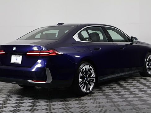 New 2026 BMW 530i RWD image 2