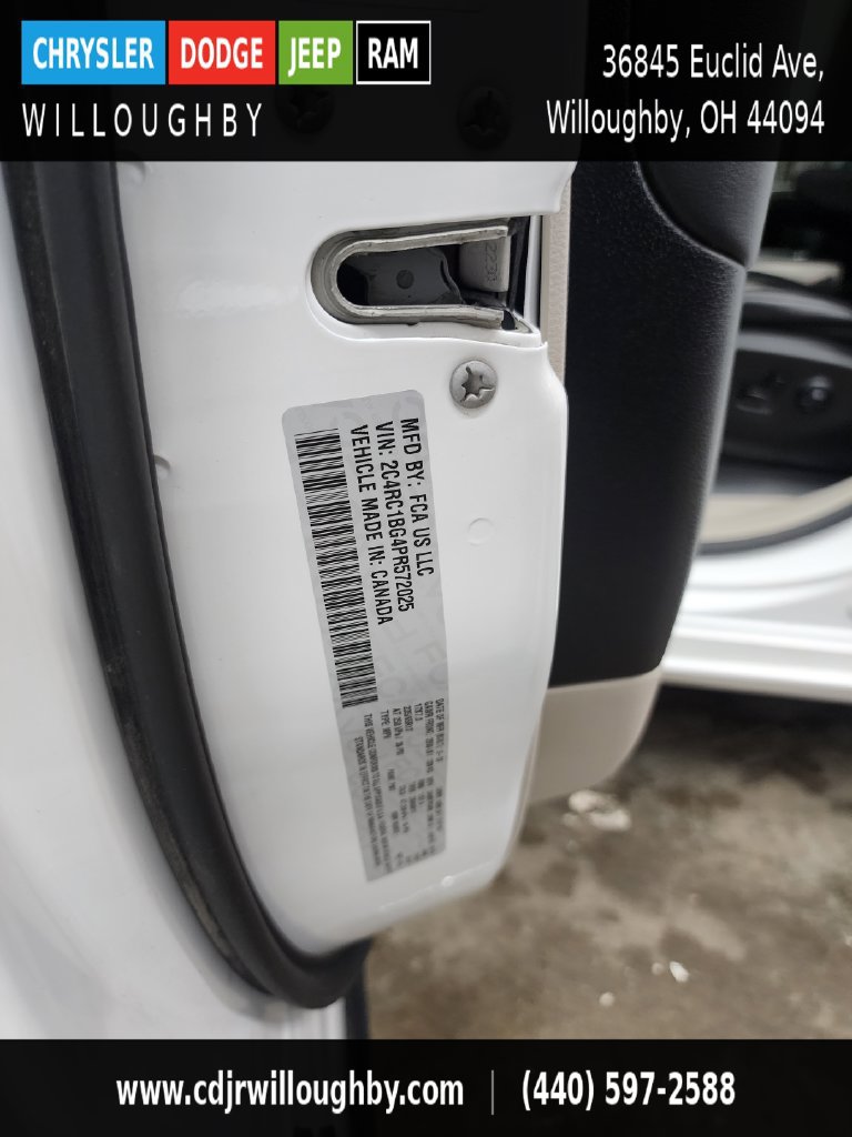 Used 2023 Chrysler Pacifica Touring-L FWD image 45