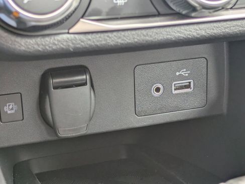 Used 2025 Nissan Versa SV w/ Trunk Package FWD image 21