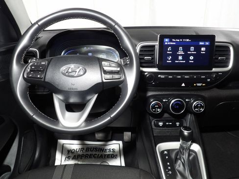 Used 2024 Hyundai Venue SEL FWD image 14
