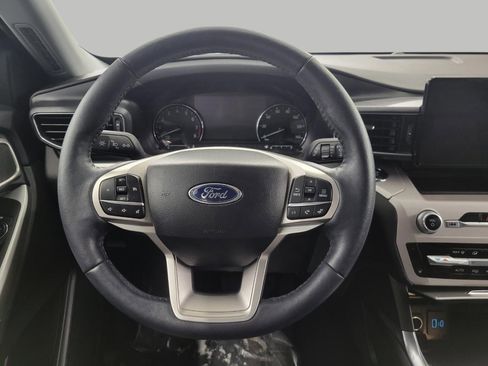 Used 2023 Ford Explorer XLT w/ Equipment Group 202A image 6