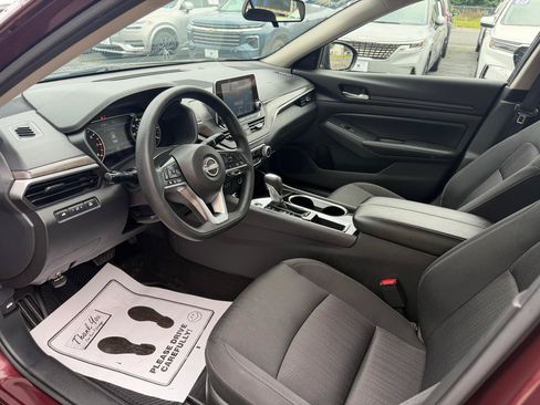 Used 2024 Nissan Altima 2.5 SV FWD image 11