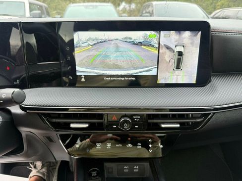 Used 2025 Nissan Kicks SR w/ SR Premium Package image 6