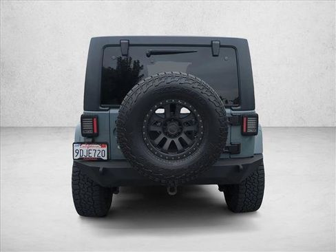 Used 2015 Jeep Wrangler Unlimited Sahara AWD/4WD image 7