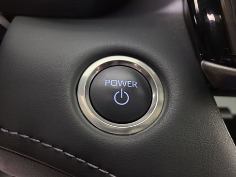 Used 2024 Toyota Highlander XLE AWD/4WD image 25