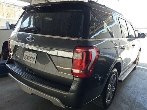 Used 2018 Ford Expedition XLT w/ Equipment Group 202A AWD/4WD image 4