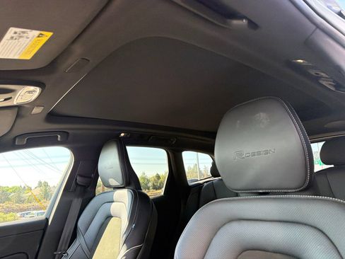 Used 2019 Volvo XC60 T8 R-Design w/ Advanced Package AWD/4WD image 17