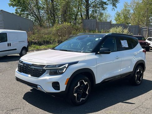 Used 2025 Kia Seltos S AWD/4WD image 3
