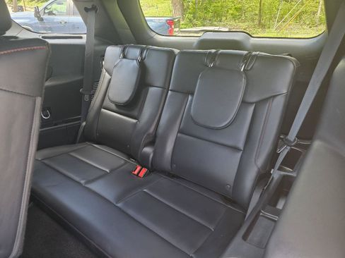 Used 2025 Ford Explorer ST-Line w/ ST-Line Street Pack AWD/4WD image 22