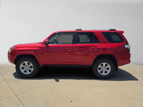 Certified 2022 Toyota 4Runner SR5 Premium w/ Moonroof Package AWD/4WD image 6